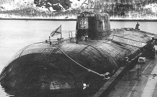 U-bden Kursk fotograferet p sin base i Murmansk