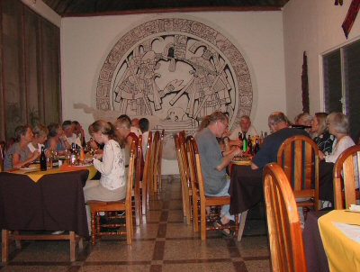 Fællesspisning på hotellet i Tikal, Guatemala.